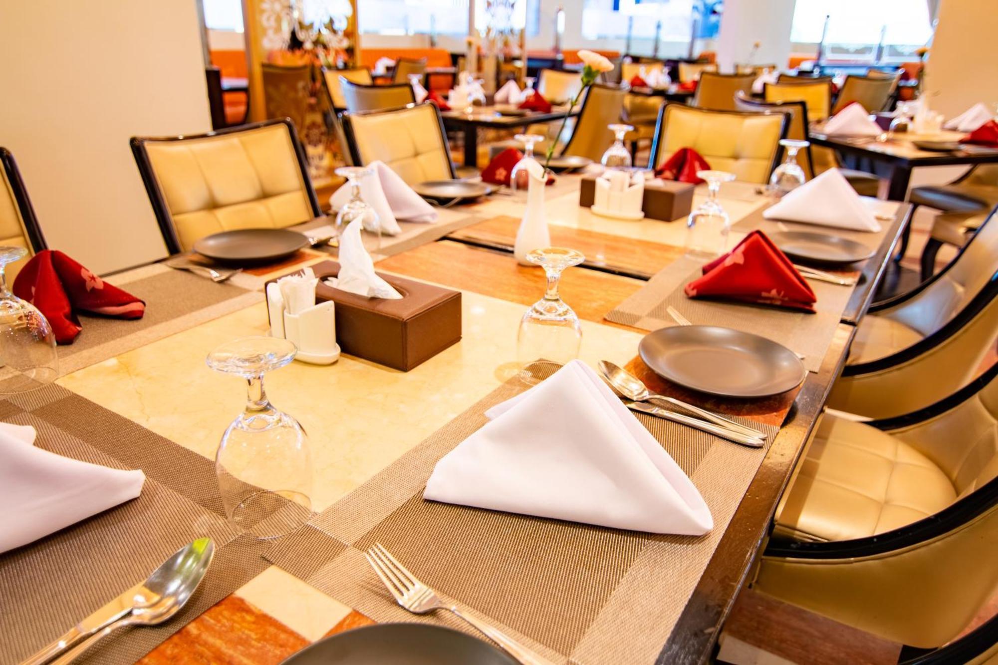 Garden Hotel Muscat By Royal Titan Group Exteriör bild